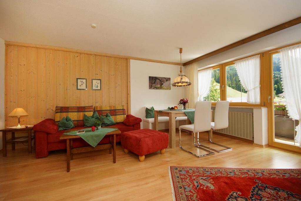 Gaestehaus Schuler Riezlern Rum bild